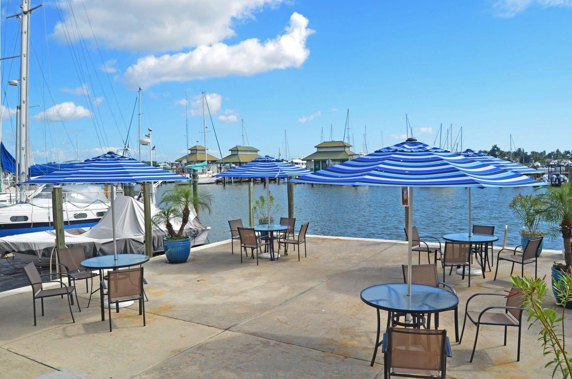 Cove Inn On Naples Bay Exterior foto